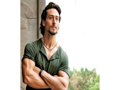 Tiger Shroff will not give a kiss to his co-actress | काय सांगता, गर्लफ्रेंडच्या सांगण्यावरुन अभिनेत्रींना टायगर श्रॉफ देणार नाही kiss!