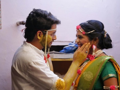 Mehandi and haldi ceremony in Mrs.Mukhyamantri serial, see pics | 'मिसेस मुख्यमंत्री' मालिकेत रंगला समर-सुमीचा हळदी आणि मेहंदी सोहळा, पहा त्यांचे फोटो