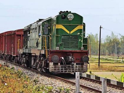 Railway supplies 3 million tons of freight through 34 thousand 497 wagons in a month | रेल्वेच्या वतीने महिनाभरात ३ दशलक्ष टन माल वाहतूक ३४ हजार ४९७ वॅगनद्वारे कोळशाचा पुरवठा