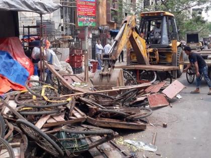 80 handcart in mira road naya nagar were broken by the municipality | मीरारोडच्या नया नगर मधील ८० हातगाड्या पालिकेने तोडल्या 