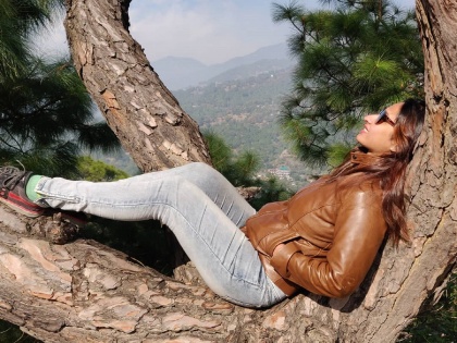 In the lockdown, Marathi Actress Priya Marathe shared photos on Instagram TJL | लॉकडाउनमध्ये ही मराठमोळी अभिनेत्री मारतेय स्वतःशीच गप्पा