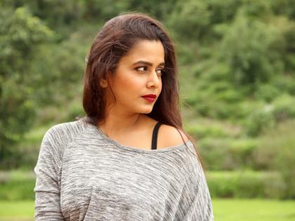 Marathi Actress Hemangi Kavi onMother Father Privacy bai boobs and bra post | Hemangi Kavi : “आम्ही आई-बाबाची प्रायव्हसी पाहिली आहे...”, हेमांगी कवी बिनधास्त बोलली...!!