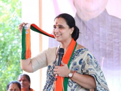 The appointment Chitra Wagh on Women's Economic Development Corporation has been canceled | महिला आर्थिक विकास महामंडळाच्या उपाध्यक्षा चित्रा वाघ यांच्यासह ११ जणांच्या नियुक्ती रद्द 