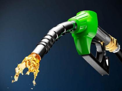 In the last four months, petrol has gone up by Rs 8.39, diesel by Rs 6.72 and cylinders by Rs 125 | चार महिन्यात पेट्रोल ८.३९, डिझेल ६.७२, तर सिलिंडर १२५ रुपयांनी महागले