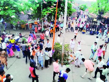 Kolam communities a unique tradition of village building for 72 years | कोलाम पोड्याची 'गावबांधणी', ७२ वर्षांपासून सुरू आहे ही अनोखी प्रथा