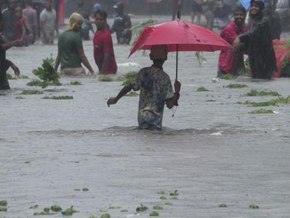 Heavy rain, flood water in Bhiwandi; no service from Corporation | भिवंडीत मुसळधार पावसाने झोडपले; मनपाचा आपत्कालीन विभाग सुस्त