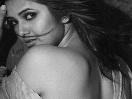 HOTNESS ALERT! Prajakta Mali Shared sexy photo on Instagram | HOTNESS ALERT ! प्राजक्ता माळीनं शेअर केला सेक्सी फोटो