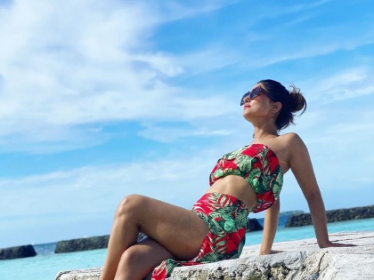 Hina Khan enjoyed vacation at Maldive, she shared pics on Instagram | मालदीवमध्ये बॉयफ्रेंडसोबत व्हॅकेशन एन्जॉय करतेय ही अ‍ॅक्ट्रेस, शेअर केले फोटो