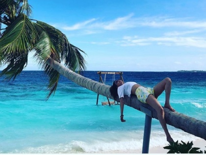 kajal agarwal bikini photos going viral | ‘सिंघम’ गर्लने शेअर केला बिकिनीतील हॉट लूक, चाहते फिदा