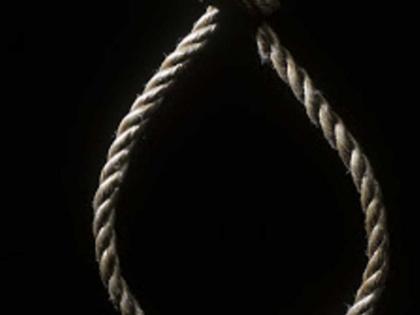 Youth commits suicide by hanging at ax | कुऱ्हाड येथे युवकाची गळफास घेऊन आत्महत्या