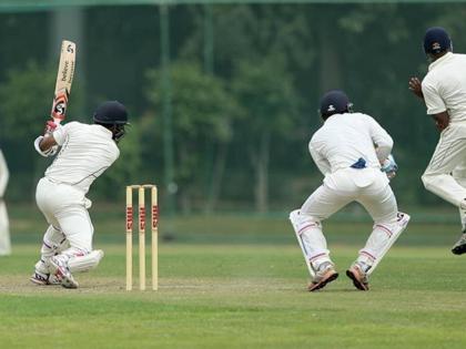 Mumbai hit the semi-finals in ranaji karandak cricket | मुंबईची दिमाखात उपांत्यपूर्व फेरीत धडक