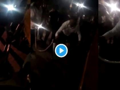 OMG! MLA Girish Mahajan caught a five feet long snake in Jamner, Video went viral | Video: बाबो! सर्पमित्र, आमदार गिरीश महाजन यांनी पकडला पाच फूट लांबीचा साप