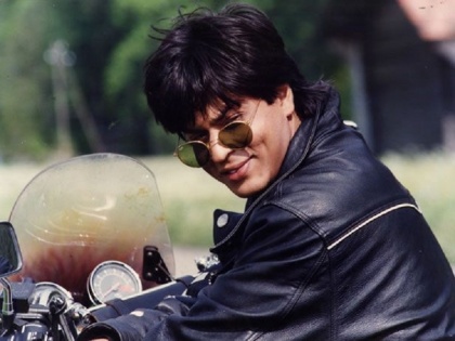 DDLJ turns 25, reminisces about Shah Rukh Khan | 'डीडीएलजे'ला झाली २५ वर्षे पूर्ण, शाहरूख खानने दिला त्या आठवणींना उजाळा