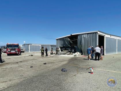 Plane Crash: A strange accident in America! Two planes collided mid-air while landing on the runway Watsonville Municipal Airport america california | Plane Crash: अमेरिकेत विचित्र अपघात! रनवेवर उतरताना दोन विमाने हवेतच एकमेकांवर आदळली