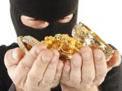 73 tolas of stolen gold recovered from various goldsmiths | विविध सराफांकडून चोरीतील ७३ तोळे सोने जप्त