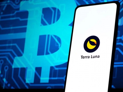 Cryptocurrency Terra Luna: Want to invest in cryptocurrency? price of coin Terra Luna has gone down from 9000 to 50 paise in a single week ... | Cryptocurrency Terra Luna: क्रिप्टोकरन्सीमध्ये गुंतवणूक करायचीय? एकाच आठवड्यात ९००० वरून ५० पैशांवर आली कॉईनची किंमत...