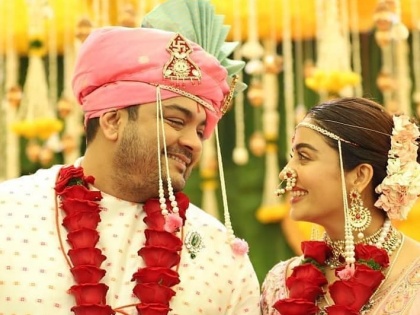 neha pendse wedding first look as marathi bride tied knot with shardul bayas | नवरी नटली...! पाहा, नेहा पेंडसेच्या लग्नाचे फोटो; थाटामाटात पार पडला लग्नसोहळा