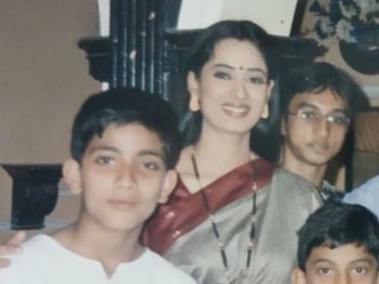 shweta tiwari shares 16 years old then and now picture of mere dad ki dulhan co-star fahmaan khan | 16 वर्षांपूर्वी ज्या मुलाला सेटवर भेटली, आज  तोच आहे श्वेता तिवारीचा को-स्टार