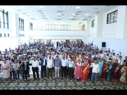 Honoring the best performing students in the Dry Waste Bank initiative | ड्राय वेस्ट बँक उपक्रमात सर्वोत्तम कामगिरी करणाऱ्या विद्यार्थ्यांचा सन्मान