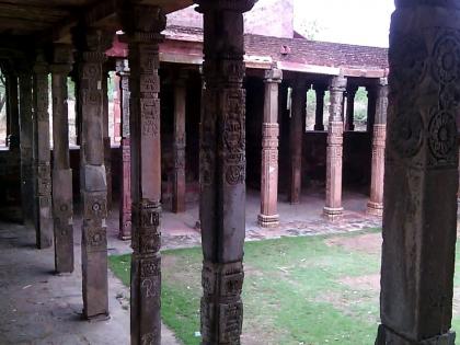 Know about kaman and its 84 khamba temple in Rajasthan | राजस्थानमधील 'या' मंदिरातील खांबांबाबतचं रहस्य आजही कायम!