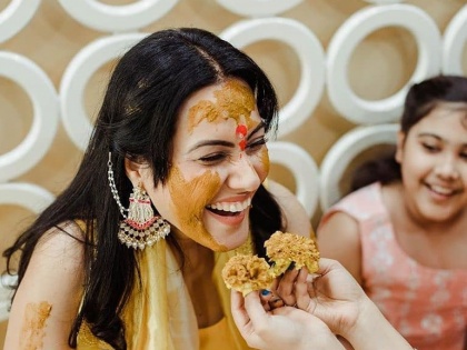 kamya punjabi getting married see photos of haldi, mehandi | आज लग्न! पाहा काम्या पंजाबीच्या हळद व मेहंदी सेरेमनीचे फोटो