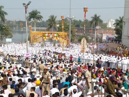 Blessed are the devotees of Siddeshwar Yatra | सिध्देश्वर यात्रेतील अक्षता सोहळ्याने भाविक झाले धन्य