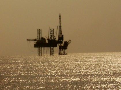 Four new oil and gas exploration wells offshore Mumbai | मुंबईच्या समुद्रात चार नव्या तेल-वायू शोध विहिरी