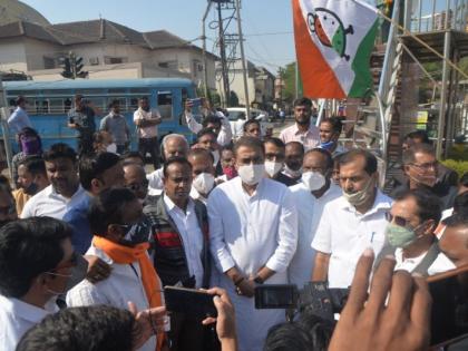 Protests on behalf of Mahavikas Aghadi in Gondia; Presence of Praful Patel |  गोंदियात महाविकास आघाडीच्या वतीने निदर्शने; प्रफुल पटेल यांची उपस्थिती