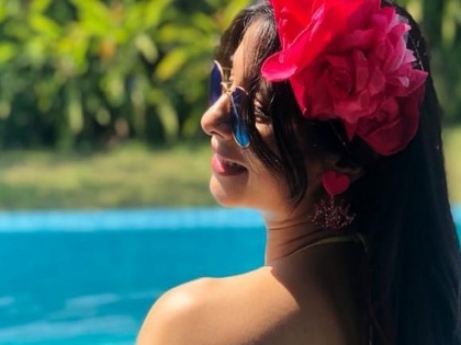 Ajay Devgan Sister in law Tanisha Mukharjee Shared bold and glamorous photos on Instagram | अजय देवगणची मेव्हणी तनिषा मुखर्जी बिकनीत दिसली बोल्ड आणि ग्लॅमरस, पहा फोटो