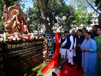 J. P. Nadda Launched by 18 Vibhutis who contributed to the development of Mumbai. | मुंबईच्या विकासात योगदान देणाऱ्या १८ विभूतींच्या अर्धाकृती पुतळ्याचे जे. पी. नड्डा यांच्या हस्ते लोकार्पण