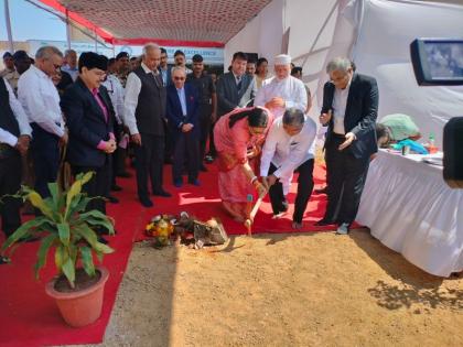 Bhoomipujan of Avesta Pahlavi Study Center building at Kalina Complex, University of Mumbai | मुंबई विद्यापीठाच्या कलिना संकुलात अवेस्ता पहलवी अभ्यास केंद्राच्या इमारतीचे भूमिपूजन; स्मृती इराणी यांची उपस्थिती