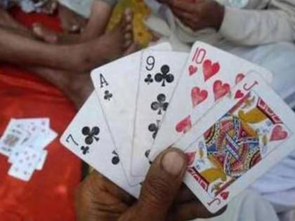 Gambling den raided in Ahmednagar, seven lakh cash seized, action taken against 24 gamblers | अहमदनगरमध्ये जुगार अड्ड्यावर छापा, सात लाखांची रोकड जप्त, २४ जुगाऱ्यांवर कारवाई