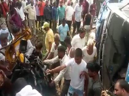  9 killed in an accident between a tanker and a tempo at Pratapgarh in Uttar Pradesh  | उत्तर प्रदेशात भीषण अपघात! प्रवाशांनी भरलेल्या टेम्पोवर टँकर उलटला, ९ जणांचा मृत्यू