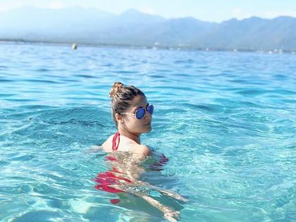 'कसौटी जिंदगी की' फेम उर्वशी ढोलकिया ने स्विमिंग पूल में दिखाया ग्लैमरस अवतार, देखें तस्वीरें