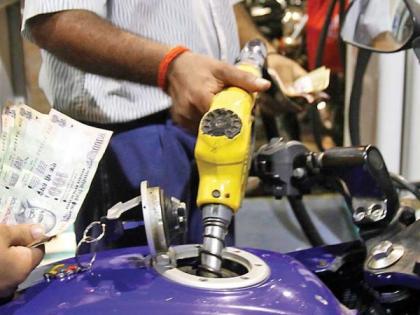 Due to the depletion of simple petrol, premium petrol is being imposed on the consumers | साधे पेट्रोल संपल्याचे कारण पुढे करून ग्राहकांच्या माथी मारले जातेय प्रीमियम पेट्रोल