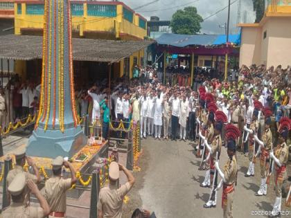 92nd Martyr's Day of Chirner Jungle Satyagraha was celebrated with enthusiasm | चिरनेर जंगल सत्याग्रहाचा ९२ वा हुतात्मा स्मृतीदिन उत्साहात साजरा, हुतात्म्यांना शासकीय मानवंदना