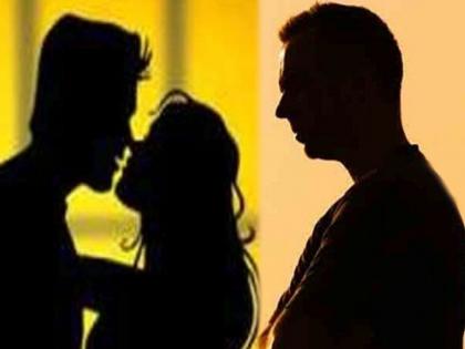 Husband saw his wife sleeping with her lover at home, after that he killed her lover | विवाहित प्रेयसीला रात्री भेटण्यासाठी तिच्या घरी गेला होता प्रियकर, अचानक आला महिलेचा पती आणि...