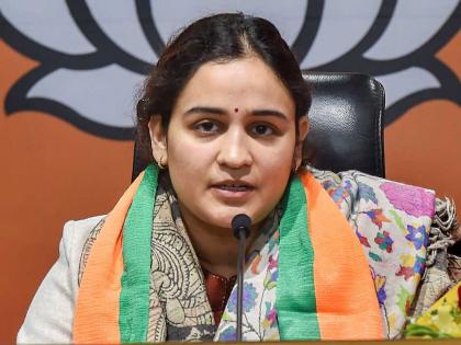 UP Election: BJP's double game! The Akhilesh, Mulayam singh Yadav family broke up, but Aparna Yadav was not got a ticket lucknow cantt | UP Election: भाजपाचा डबलगेम! यादव कुटुंब फोडले, पण अपर्णा यादवांना तिकिटच दिले नाही