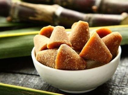 Chennai palm jaggery in Paratwada area of Amravati district | अमरावती जिल्ह्यातील परतवाडा परिसरात चेन्नईच्या ताडीचा गूळ Chennai palm jaggery in Paratwada area of Amravati district | अमरावती जिल्ह्यातील परतवाडा परिसरात चेन्नईच्या ताडीचा गूळ