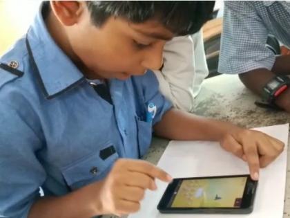 The mobile finally escaped the hands of the children; Release of parents | अखेर मुलांच्या हातातून सुटला मोबाईल; पालकांची सुटका The mobile finally escaped the hands of the children; Release of parents | अखेर मुलांच्या हातातून सुटला मोबाईल; पालकांची सुटका