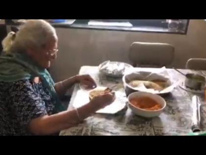 Heartwarming video, 99-year-old woman prepares food packets for migrants in Mumbai svg | हृदयस्पर्शी; मुंबईतील 99 वर्षीय आजीबाई मजुरांसाठी बांधतायेत शिदोरी; पाहा Video