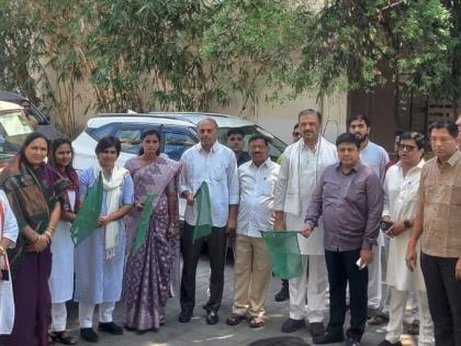 दर्शन कॉलनी मैदानावर वज्रमुठ सभेच्या प्रचार रथाला हिरवी झेंडी दाखविताना काँग्रेस नेते सुनील केदार, राजेंद्र मुळक, अशोक धवड व इतर दर्शन कॉलनी मैदानावर वज्रमुठ सभेच्या प्रचार रथाला हिरवी झेंडी दाखविताना काँग्रेस नेते सुनील केदार, राजेंद्र मुळक, अशोक धवड व इतर
