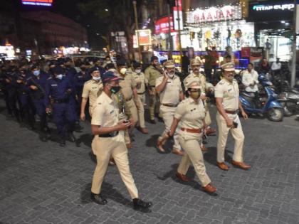 Route march in Nagpur against the backdrop of Amravati; Deputy Commissioner of Police Vinita Sahu's initiative | अमरावतीच्या पार्श्वभूमीवर नागपुरात रुट मार्च; पोलीस उपायुक्त विनिता साहू यांचा पुढाकार