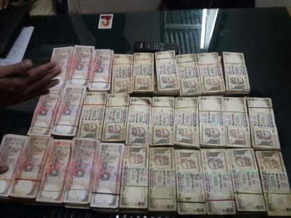 Demonetize notes of worth one crore seized from 70 year old lady in Pune | पुण्यात 70 वर्षीय आजींकडे सापडल्या एक कोटींच्या जुन्या नोटा 