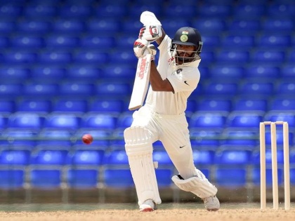 India vs England 4th Test: Shikhar Dhawan has done practice before going on the field | India vs England 4th Test: मैदानात उतरण्यापूर्वी शिखर धवनने केला कसून सराव