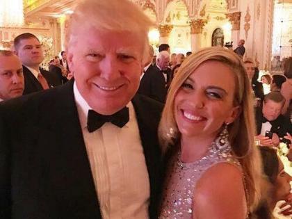 A photo with Donald Trump causes divorce | डोनाल्ड ट्रम्प यांच्यासोबतचा सेल्फी सोशल मीडियावर पोस्ट केल्यामुळे झाला महिलेचा घटस्फोट