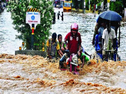 Life-threatening disruption due to the continuous rain | संततधार पावसामुळे जनजीवन विस्कळीत