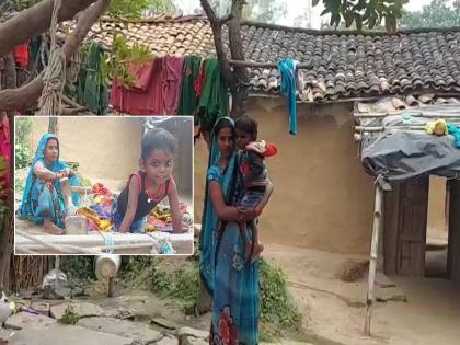 A mother from Uska village in Lalganj taluk of Mirzapur district in Uttar Pradesh takes care of her sick child   | पतीने दाखवला राक्षसी अवतार! अन् आजारी मुलाला वाचवण्यासाठी सुरू झाला 'माऊली'चा संघर्ष