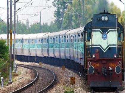 Important news for passengers 5 express train canceled due to heavy rains in Mumbai  | प्रवाशांसाठी महत्त्वाची बातमी: मुंबईतील मुसळधार पावसामुळे 'या' ५ एक्स्प्रेस ट्रेन रद्द 