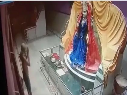 A thief has stolen 2 donation boxes from a temple in Jabalpur, Madhya Pradesh | VIDEO:आधी हात जोडून देवीला केला नमस्कार; नंतर दानपेटी घेऊन झाला फरार